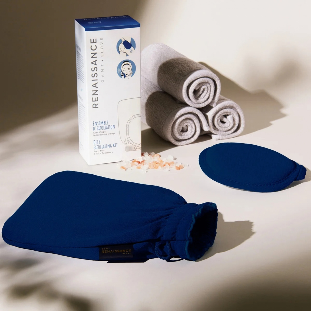 Gant exfoliant bleu et disque pour le visage